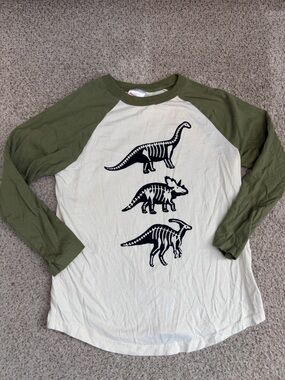 Hannah Anderson dinosaur skeleton baseball tee, 6-7